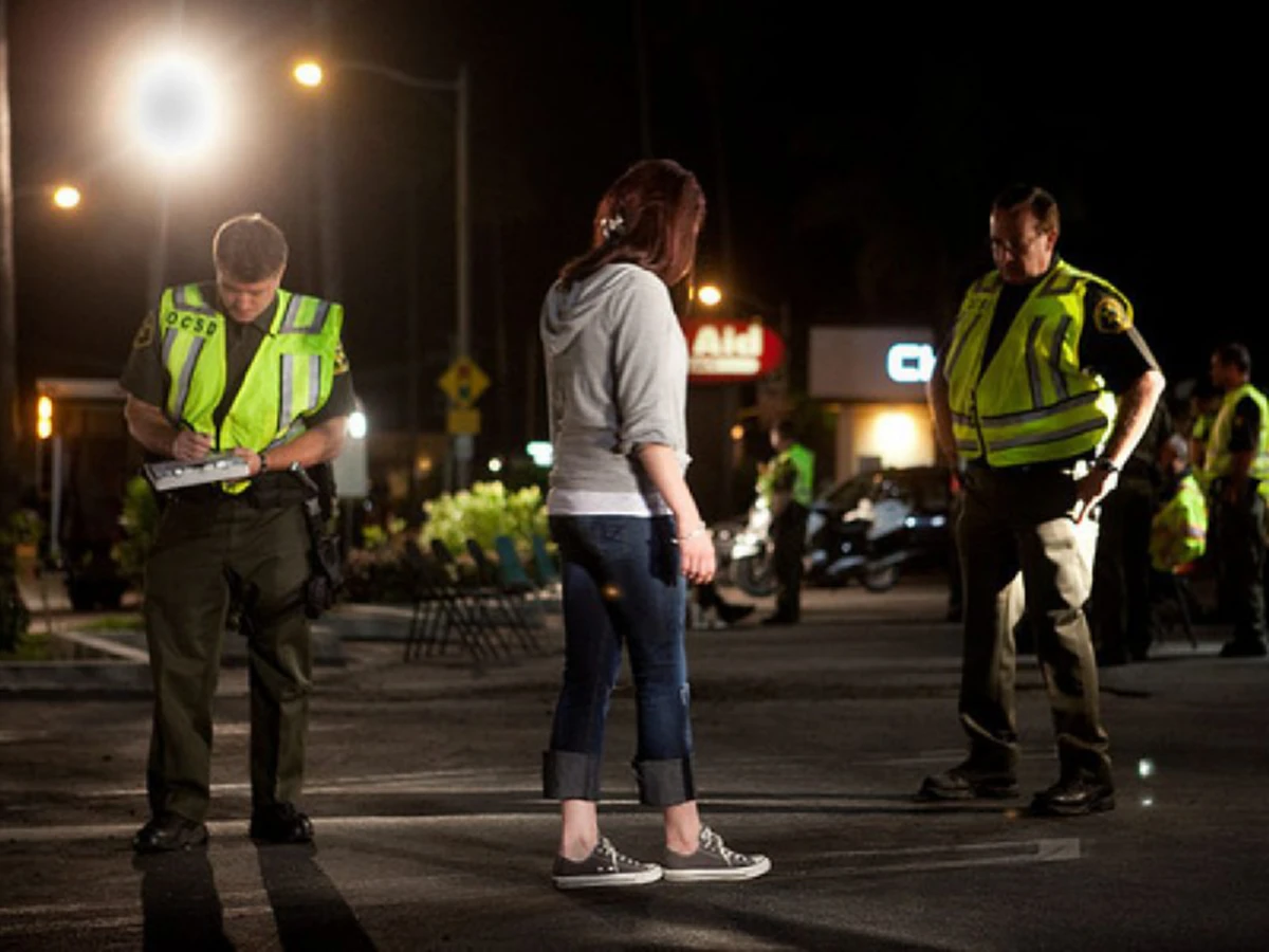 ไม่มีเสียเปรียบแน่นอน! วิธีรับมือ "เมื่อโดนตำรวจค้นตัว" จากทนายสงกรานต์