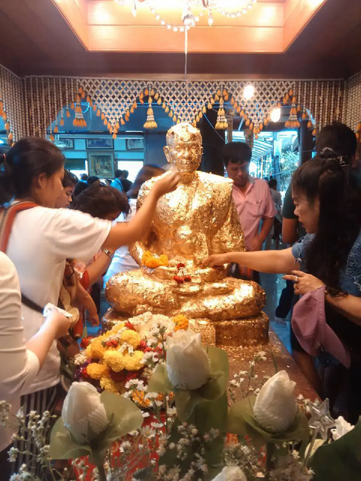 โบราณว่าไว้ ๙ ตำแหน่ง "ปิดทองพระ" บุญเยอะ "อานิสงค์แรง"