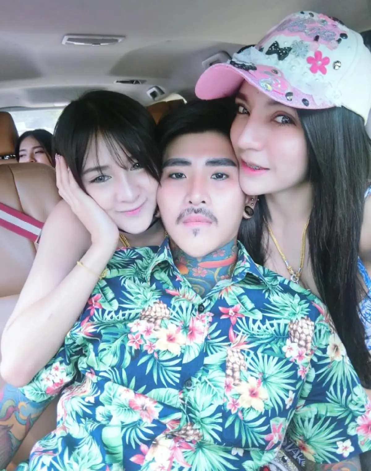 หนุ่มมี 2 ภรรยา