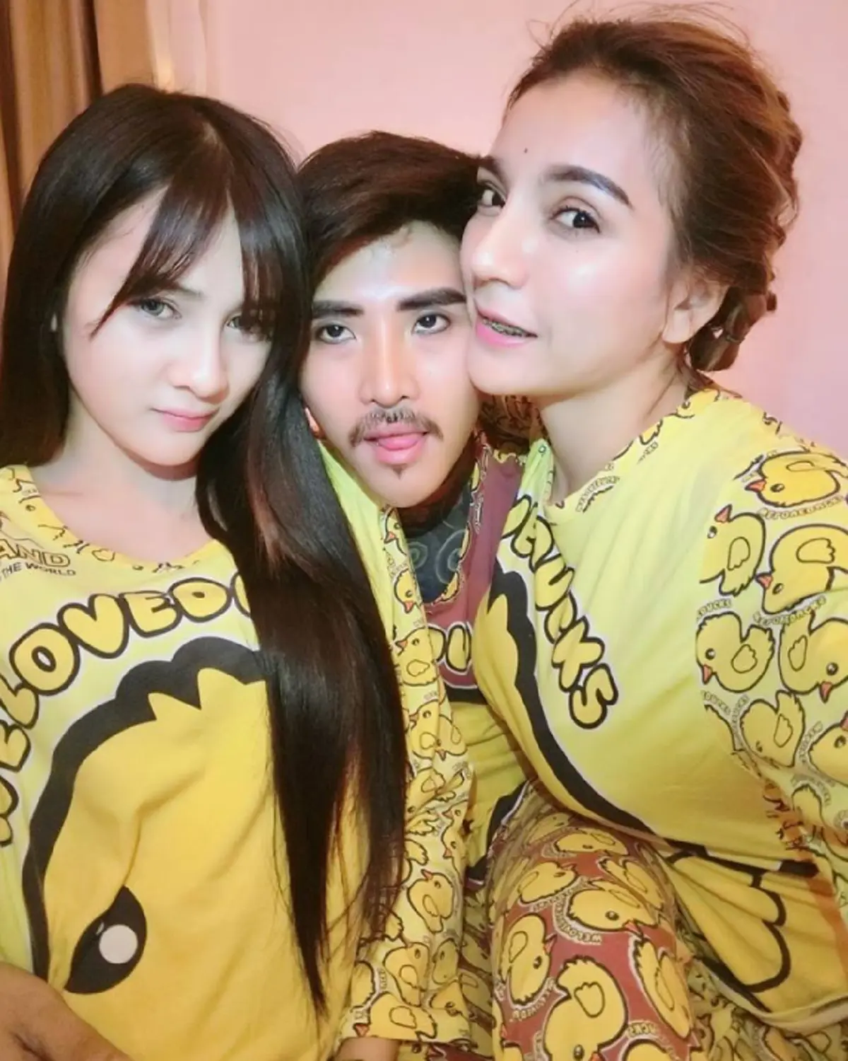 ครอบครัว 3คนผัวเมีย