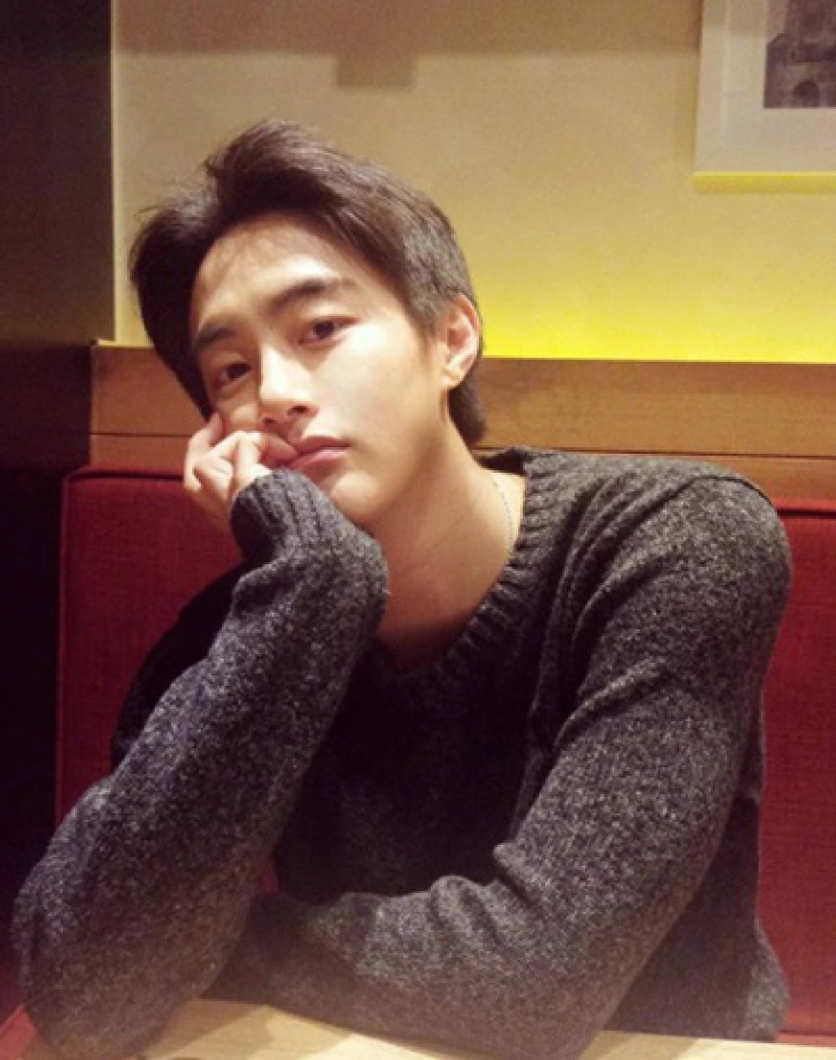 ช็อควงการบันเทิง!! "นักร้องดังเกาหลี" ได้เสียชีวิตแล้ว ทางต้นสังกัดออกมาแจ้งข่าวร้าย หลังถูกพบนอนไร้สติภายในบ้านพัก #R.I.P!??