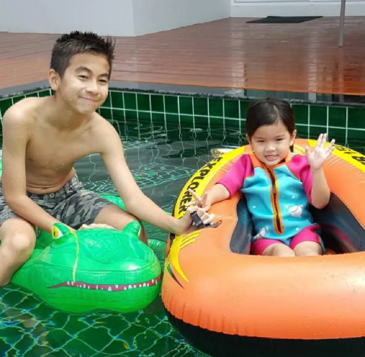 ออโต้ เล่นน้ำกับมะลิ