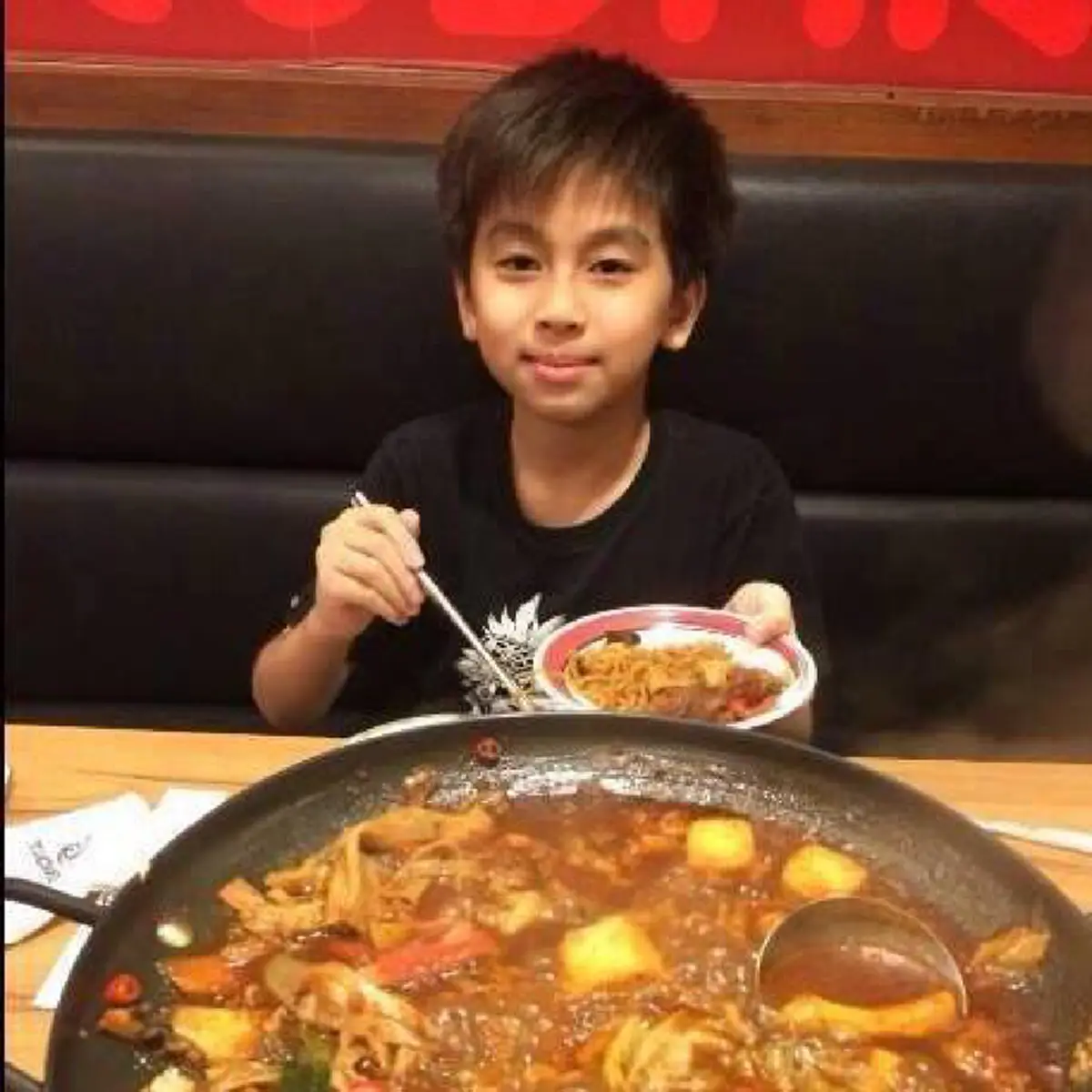 น้องออโต้ ทานอาหาร