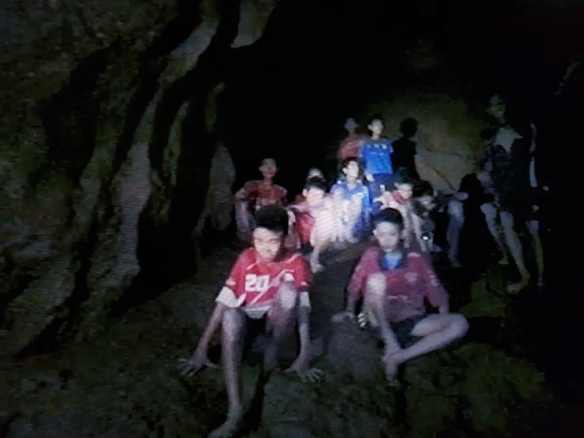 13 หมูป่าติดอยู่ในถ้ำหลวง