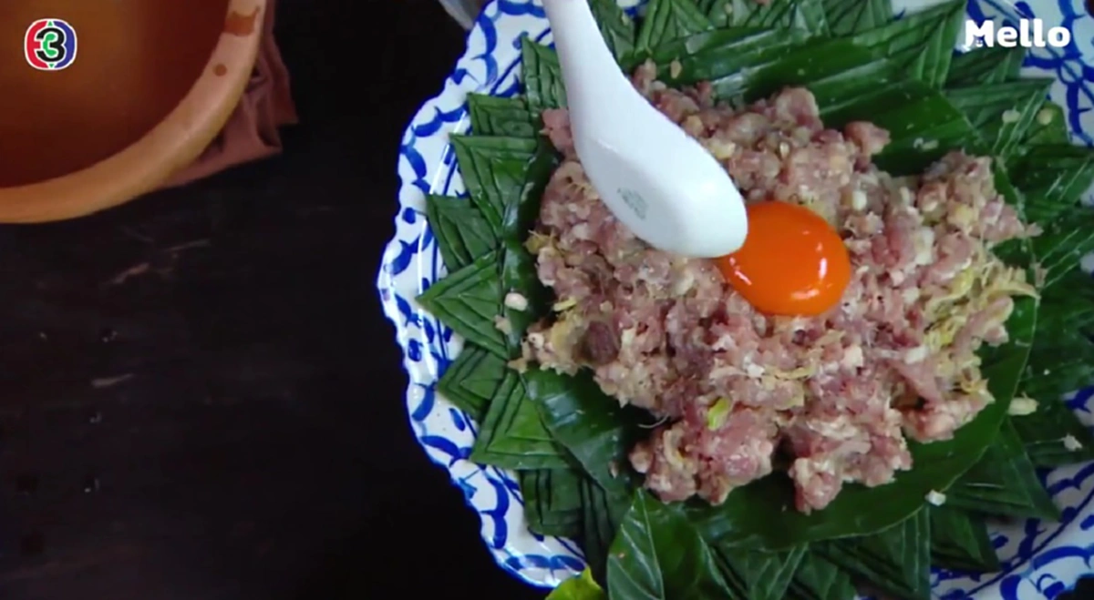 เอาหมูคลุกไข่