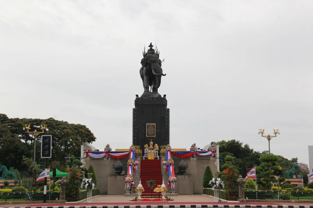 พระพุทธยอดฟ้าจุฬาโลก พระมหากษัตริย์ไทย