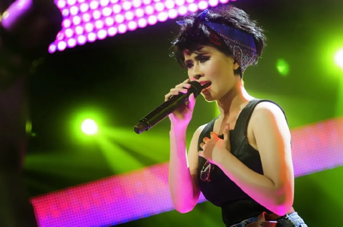 ปราง ปรางทิพย์ ร้องเพลง