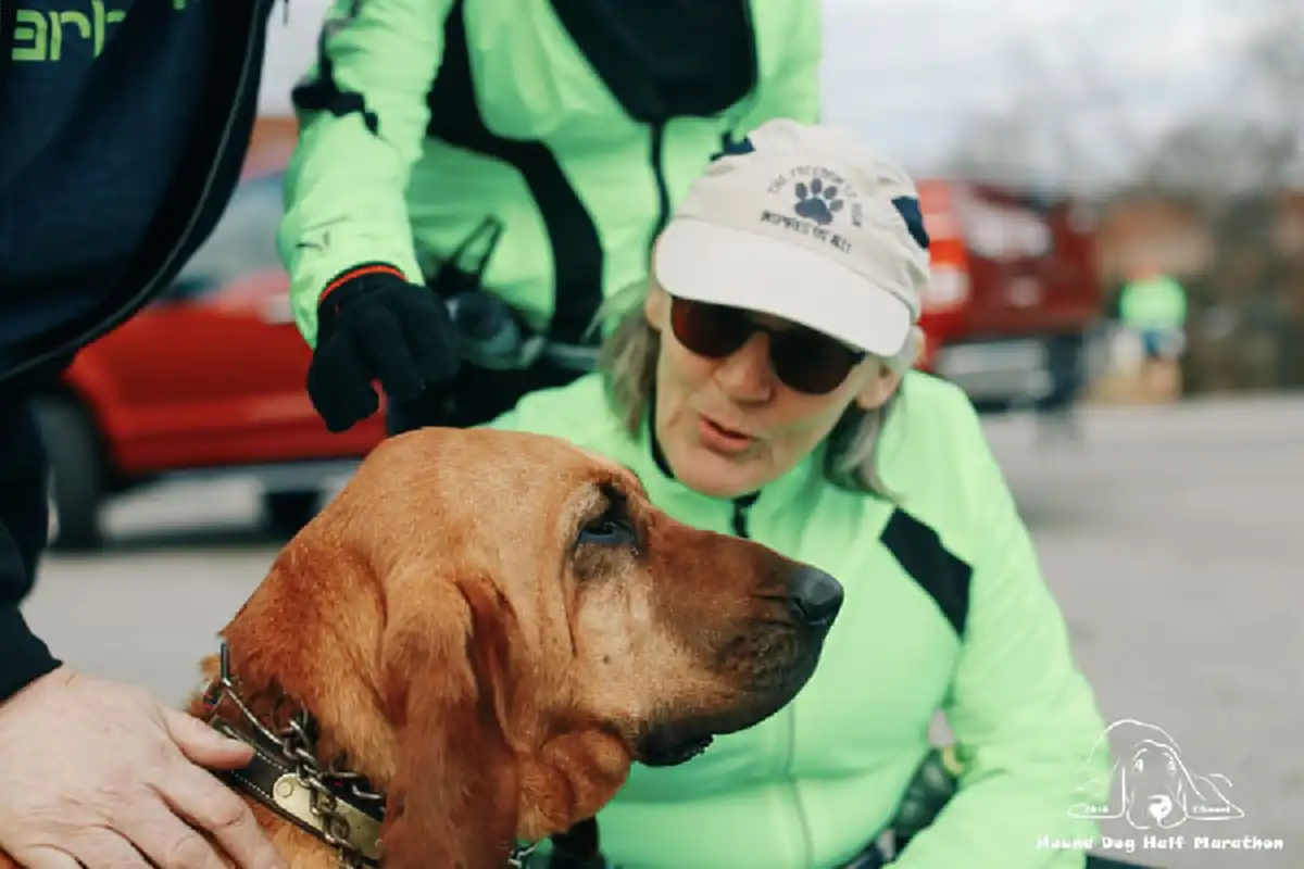 สาวปล่อยสุนัข ไปวิ่งเล่นนอกบ้าน แต่มันหายไป สุดท้ายกลับมาพร้อมเหรียญรางวัล