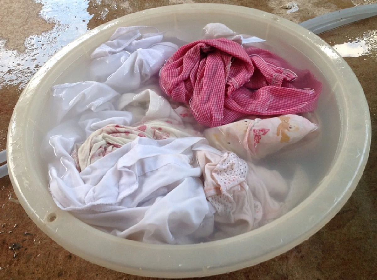 เทคนิค ตากผ้าวันฝนตก แห้งเร็ว แห้งไว ไม่ง้อแดด ไร้เหม็นอับ