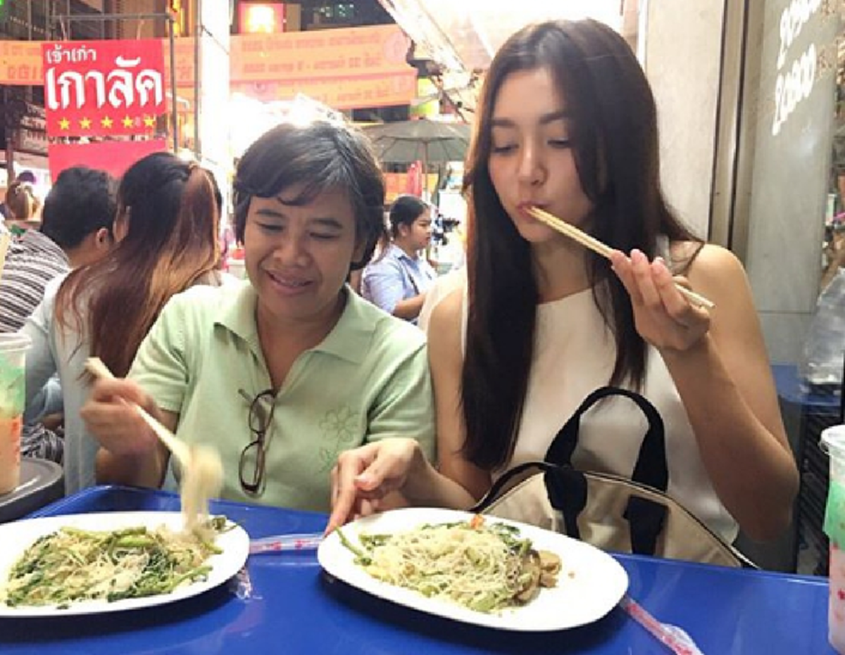 หน้าคุณแม่ของนางเอกสาว ที่มีลูกสวยมาก