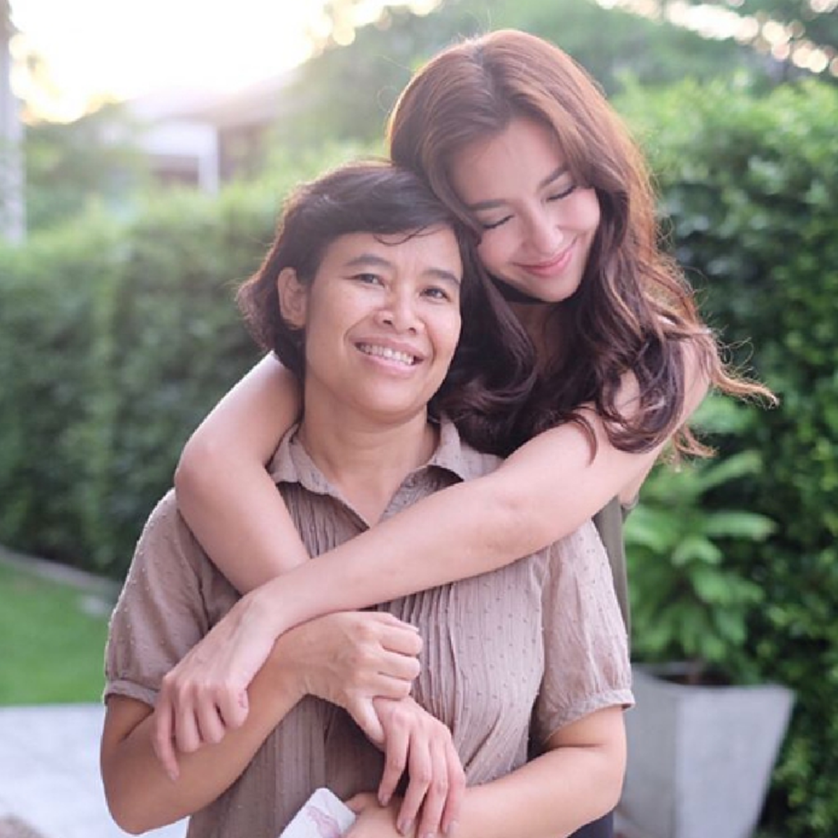 หน้าคุณแม่ของนางเอกสาว ที่มีลูกสวยมาก
