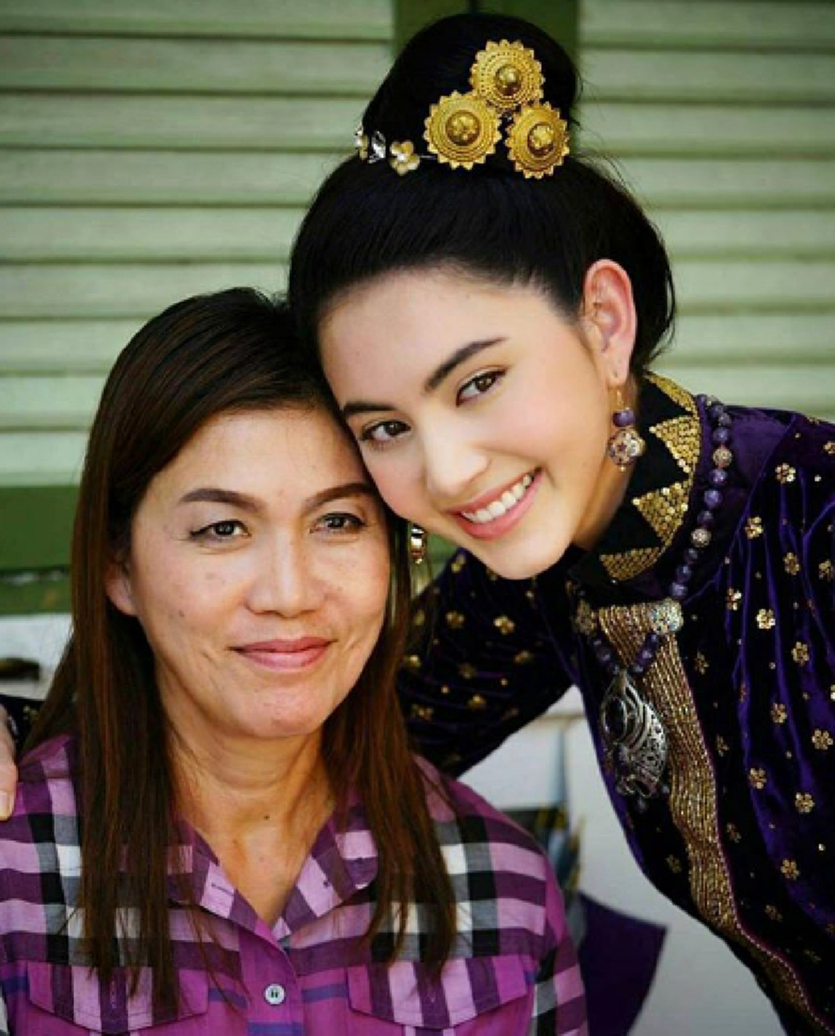 หน้าคุณแม่ของนางเอกสาว ที่มีลูกสวยมาก