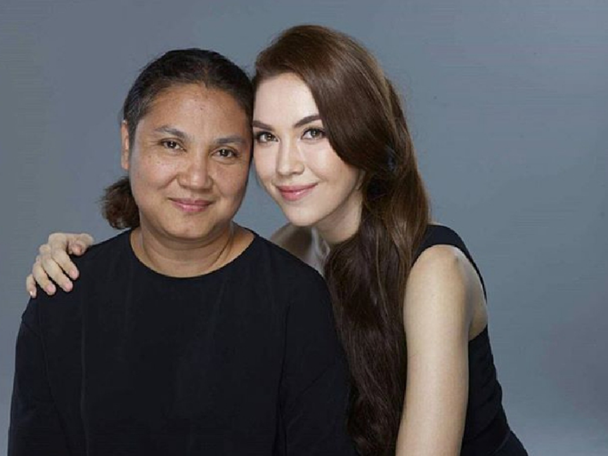 หน้าคุณแม่ของนางเอกสาว ที่มีลูกสวยมาก