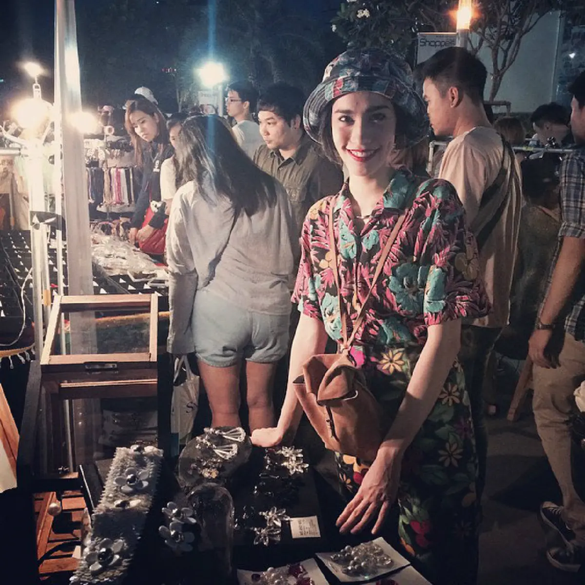 ดาราดัง ขายของตลาดนัด มีอาชีพเสริมเป็นแม่ค้า