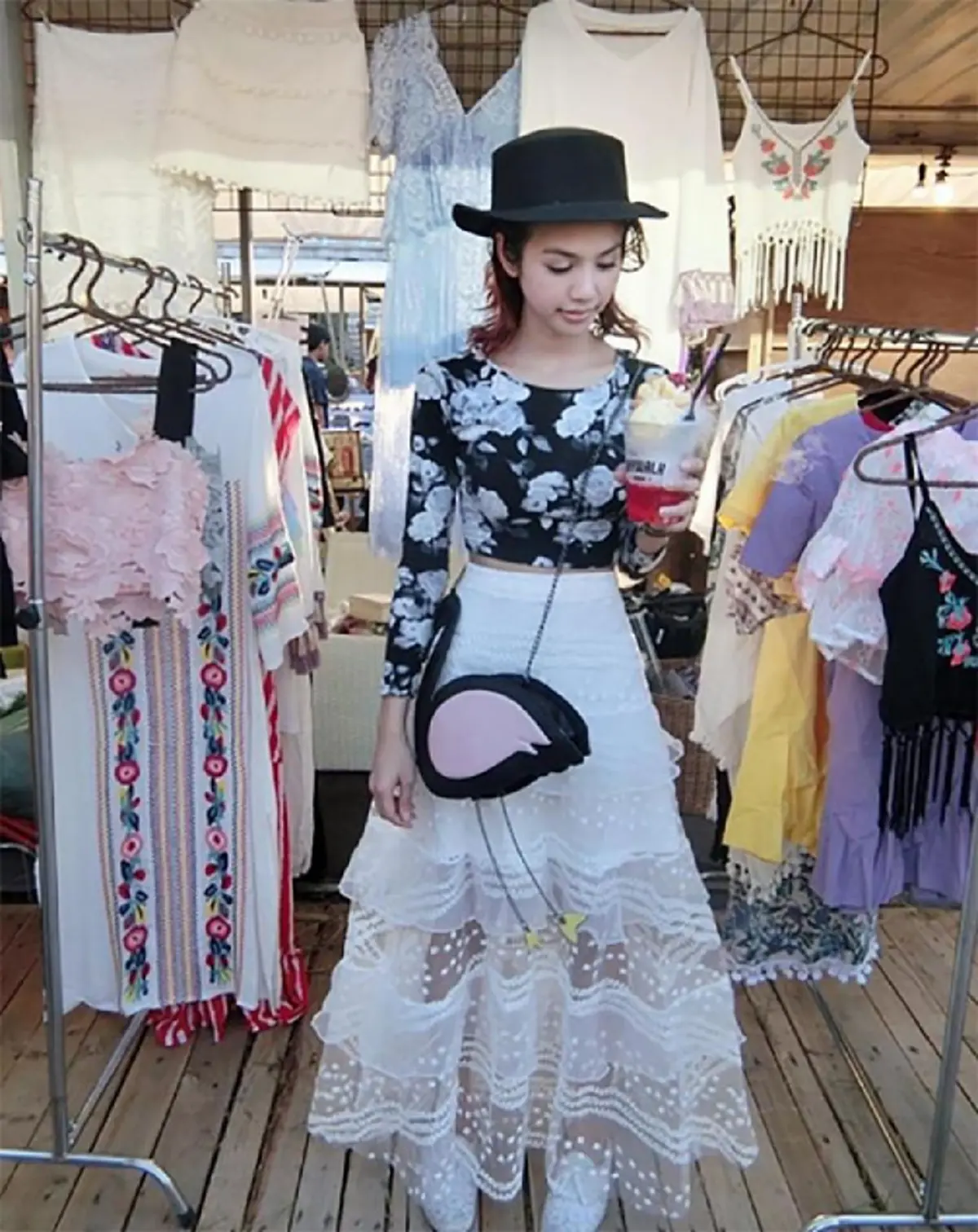 ดาราดัง ขายของตลาดนัด มีอาชีพเสริมเป็นแม่ค้า