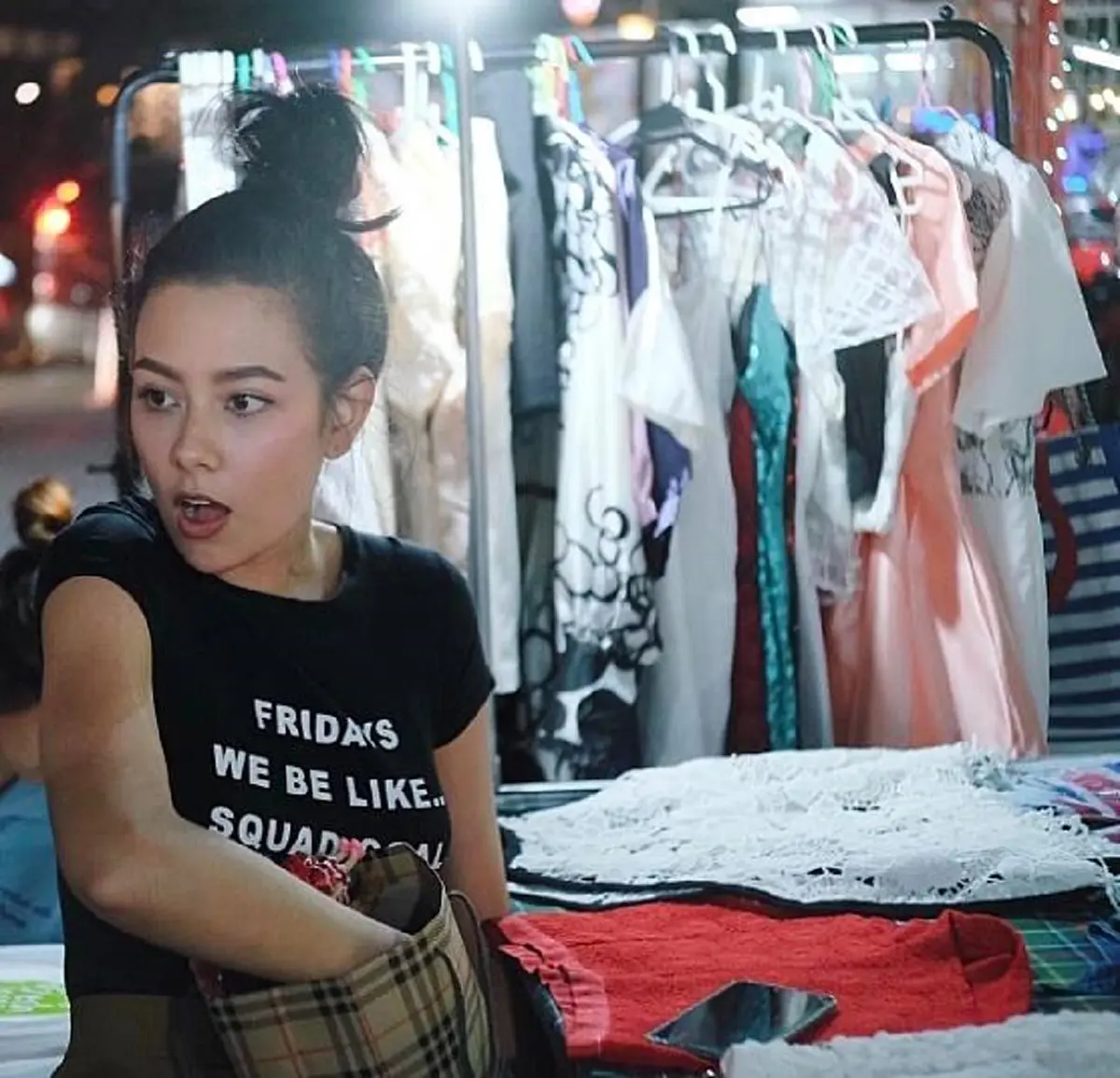 ดาราดัง ขายของตลาดนัด มีอาชีพเสริมเป็นแม่ค้า