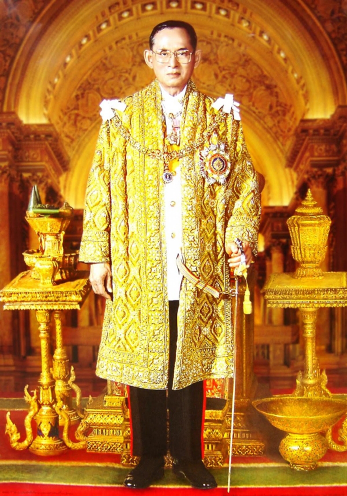 ครั้งเมื่อ ร.9 รับสั่งให้ทหารเก็บร่ม พร้อมตรัส เราจะเปียกฝนกับราษฎร