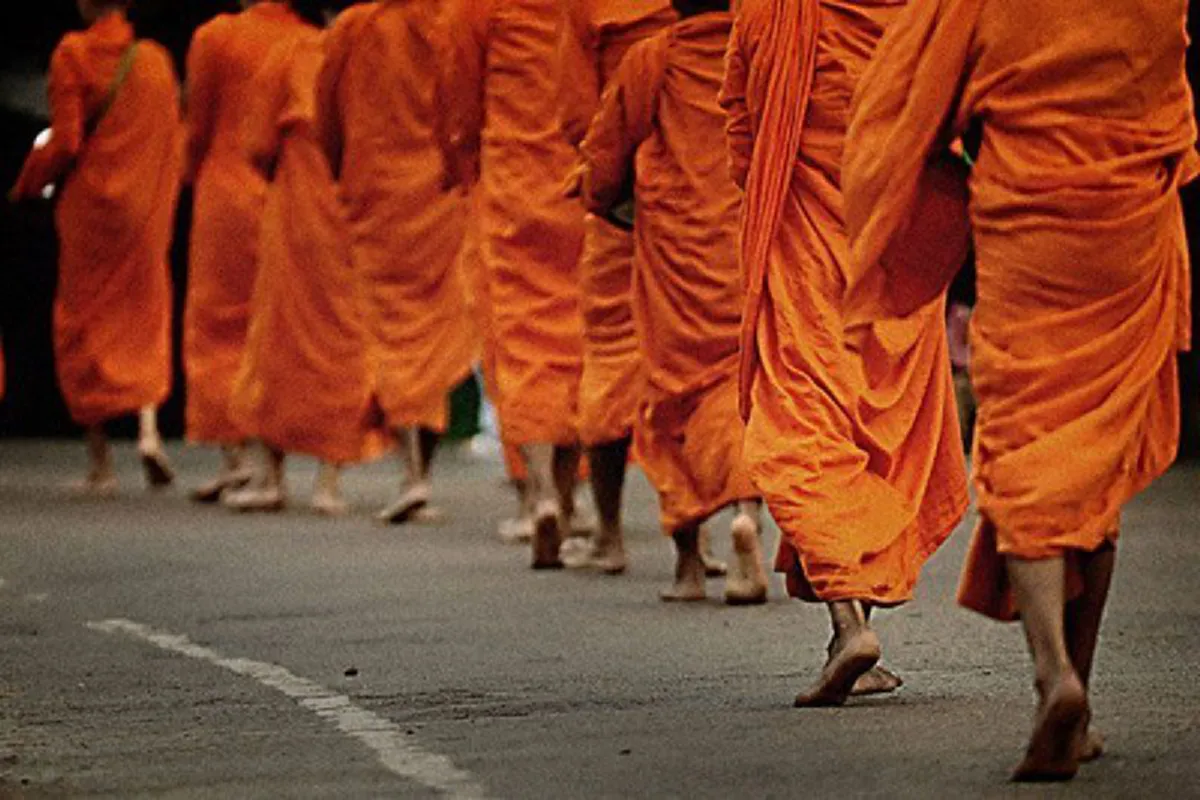 ถวายสิ่งของจำเป็นพระสงฆ์ ให้ถูกวิธี