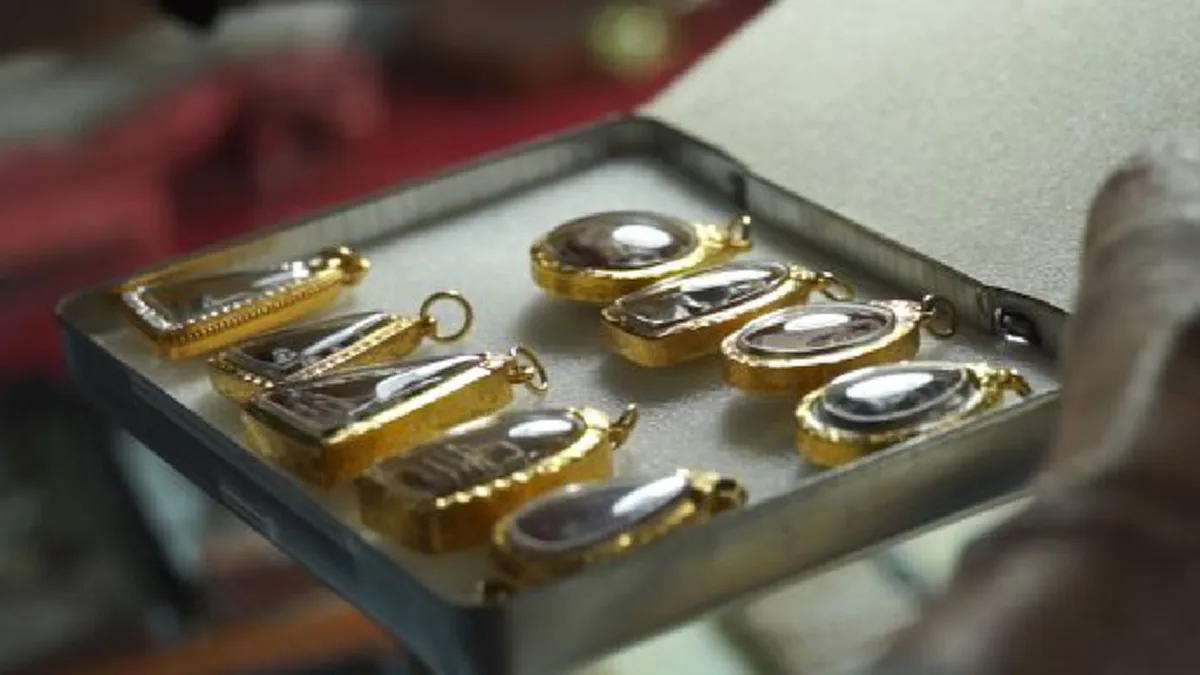 หลวงพ่อฤาษีลิงดําแนะ วิธีห้อยพระเครื่อง ให้มีอิทธิฤทธิ์เต็มที่