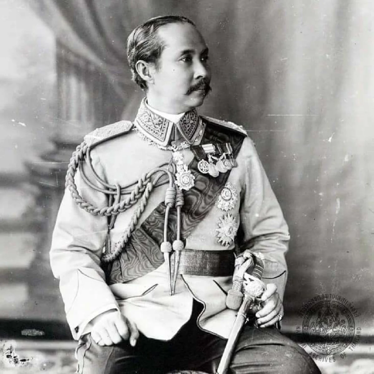 รัชกาลที่ 5 ทรงถูกพนักงานไล่ลงจากรถราง เพราะไม่มีเงินจ่าย