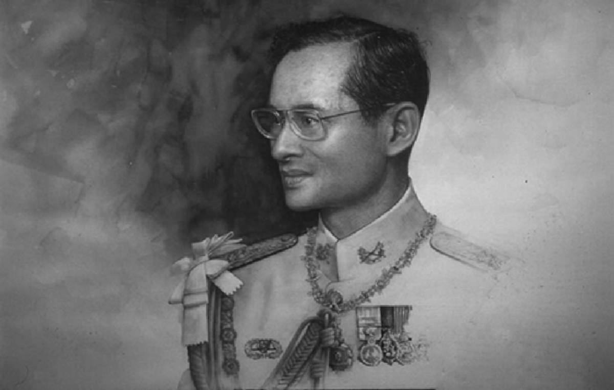 ครั้งเมื่อ ยายสติไม่ดี กวักมือเรียก ในหลวง ร.9 เพื่อถวายฎีกา