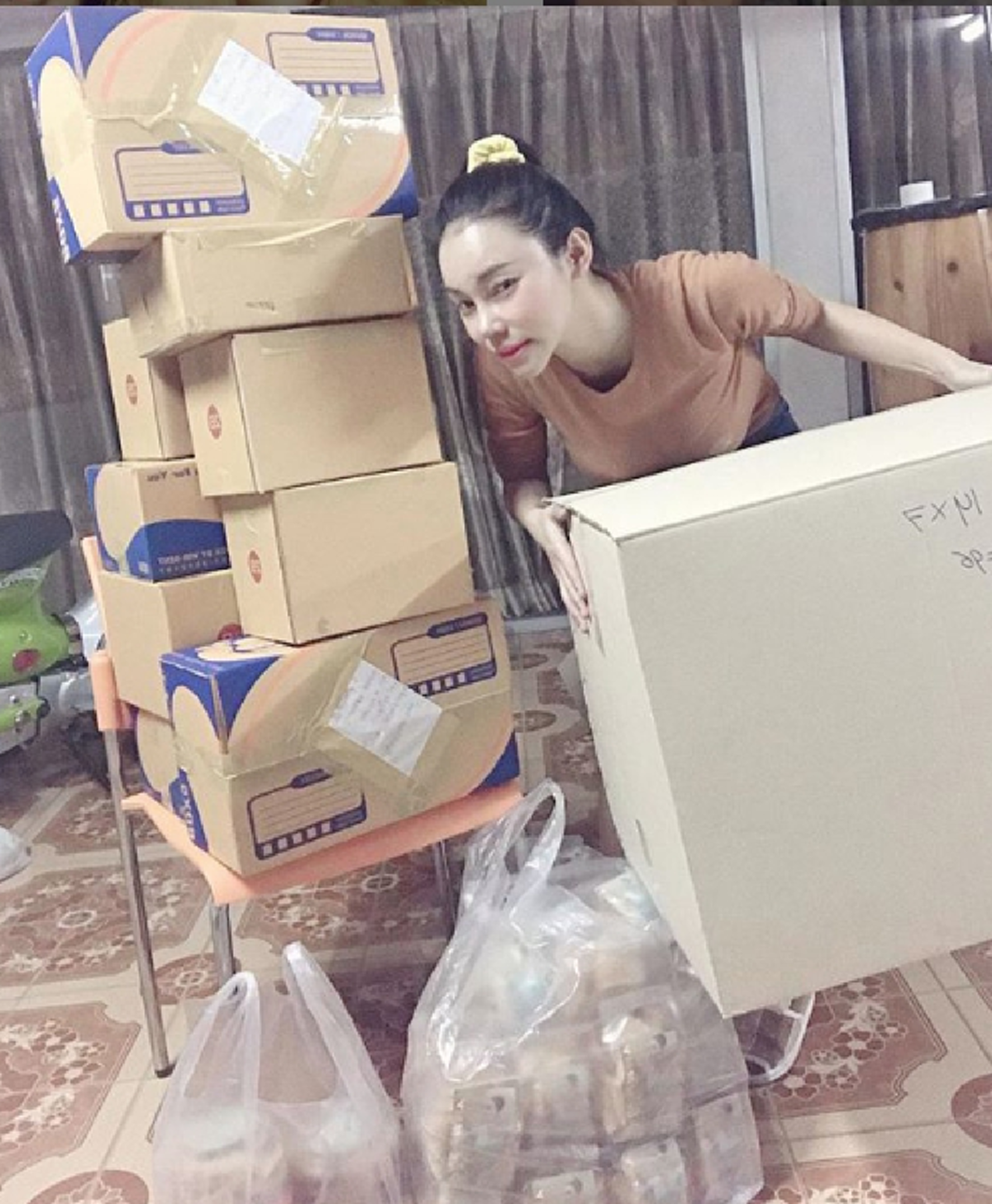 เอ็มมี่ อมลวรรณ วอนผู้ใจบุญ ช่วยเหลือเพื่อนอดีตดารา ธีร์ ภูมิธนะวัชร์ ป่วยหนัก