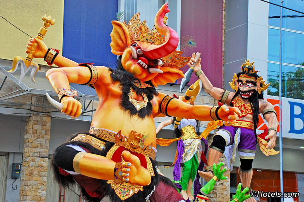 17 มีนาคม "วันนเยปี" วันปีใหม่ของชาวบาหลี ประเพณีสุดแปลก... ห้ามเดินทางห้ามออกจากบ้านในวันปีใหม่ ให้ใช้ชีวิตอยู่ในความเงียบงัน!