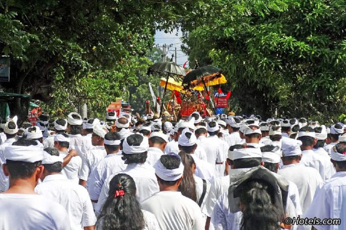 17 มีนาคม "วันนเยปี" วันปีใหม่ของชาวบาหลี ประเพณีสุดแปลก... ห้ามเดินทางห้ามออกจากบ้านในวันปีใหม่ ให้ใช้ชีวิตอยู่ในความเงียบงัน!