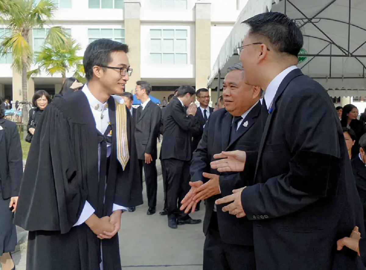 ยามสู้ชีวิต สู่นิติกรศาลฎีกา พลิกชะตาด้วยความพยายาม