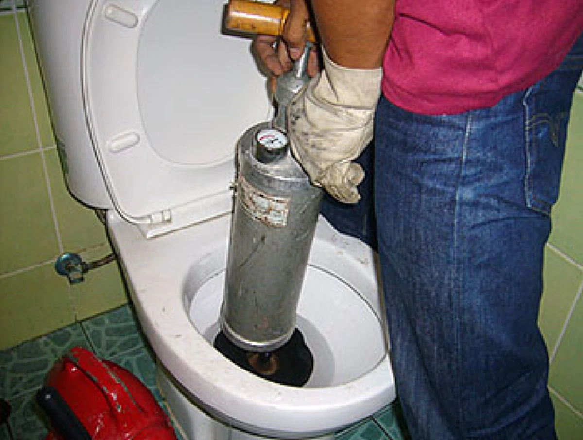 แชร์เก็บไว้ใช้ด่วน!! 5 วิธีแก้ปัญหาส้วมตัน ชักโครกตัน ควรทำอย่างไร บอกเลยมีอึ้ง?? ไม่คาดคิดมาก่อน !!