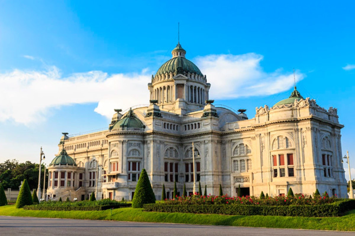 จาก..ลายครามจีนสู่ชื่อบ้านนามเมืองสยาม!! ร.๕ พระราชทานนาม "ถนนรอบพระราชวังดุสิต" ก่อน ร.๖ ทรงโปรดเกล้าฯให้เปลี่ยนชือ..ใช้มาถึงปัจจุบัน!!