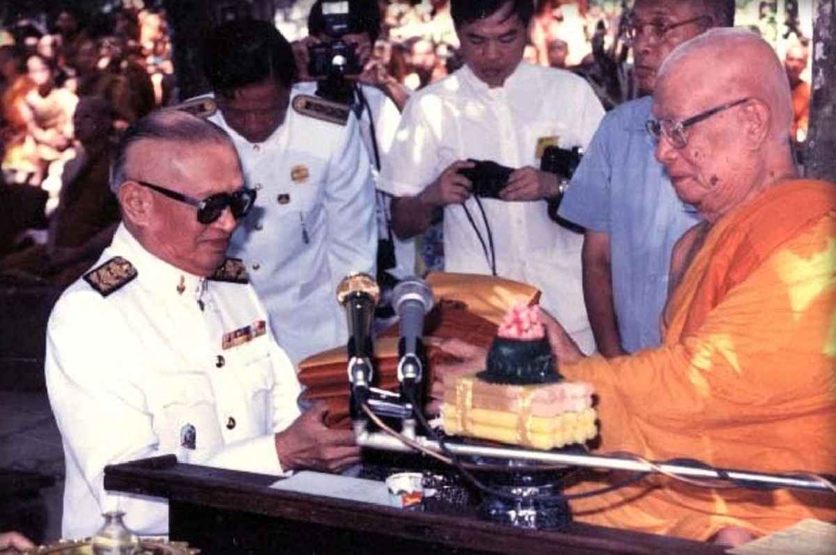 ในหลวงครองราชย์...พุทธทาสครองธรรม!! "สัญญา ธรรมศักดิ์" เผยถึงความผูกพันอันลึกซึ้งของ "สองมหาบุรุษแห่งยุคสมัย" ที่กลายเป็นบุคคลของโลก!!