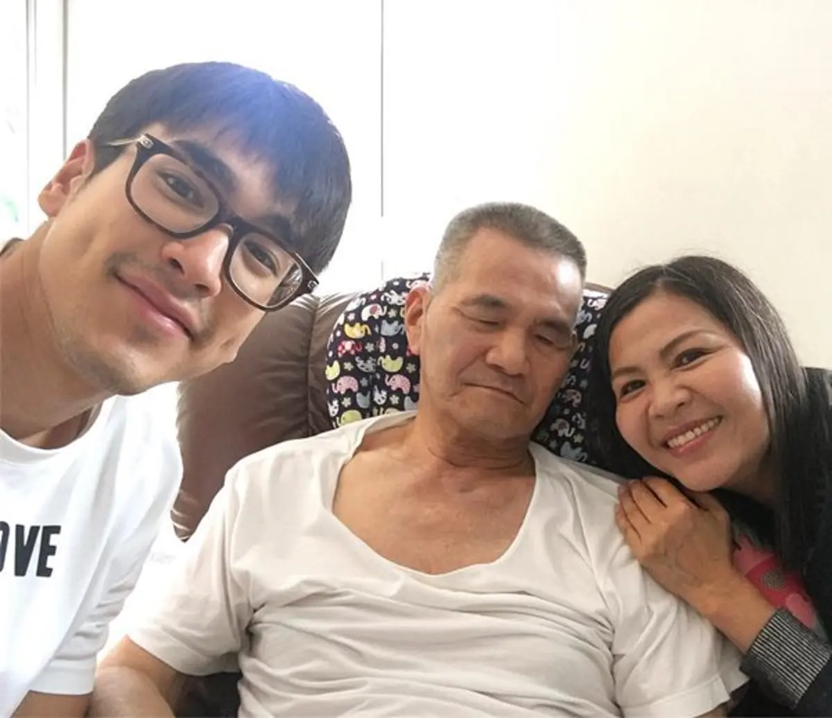 ที่สุดของความกตัญญู!! "ณเดชน์ คูกิมิยะ" ทิ้งมาดพระเอก ดูแลพ่อป่วย ใส่ใจทุกรายละเอียดจนแฟนคลับคอมเม้นต์ชื่นชม เพราะแบบนี้ใครๆ ถึงได้รัก!?