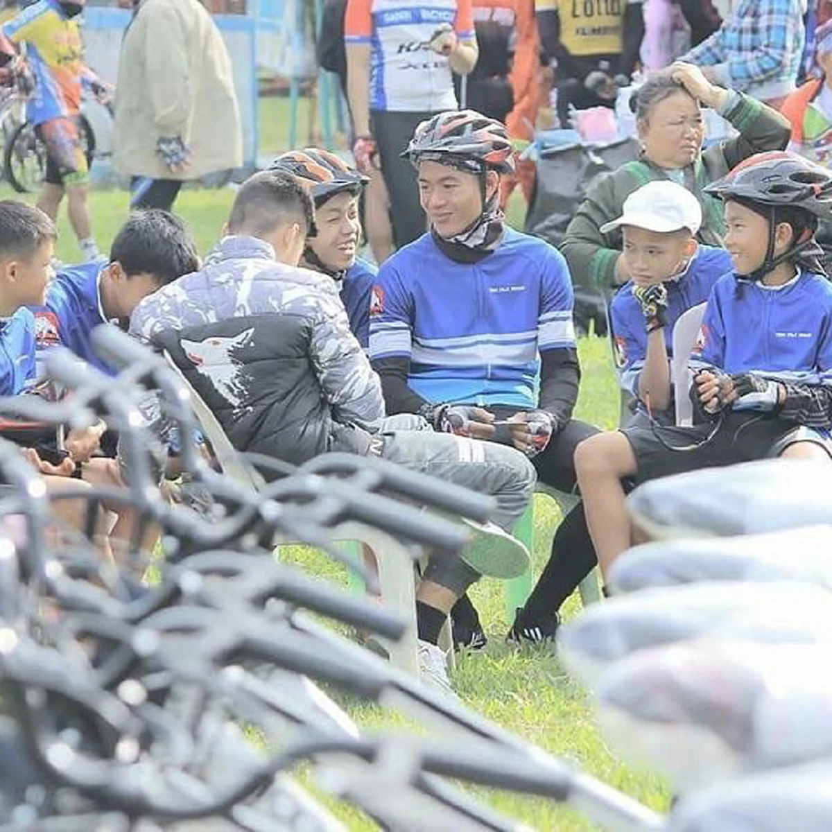 ***นับถือน้ำใจ ! "เล็ก ฝันเด่น" ลงพื้นที่ร่วมตามหา 13 ชีวิต เชื่อทุกคนยังปลอดภัย !?