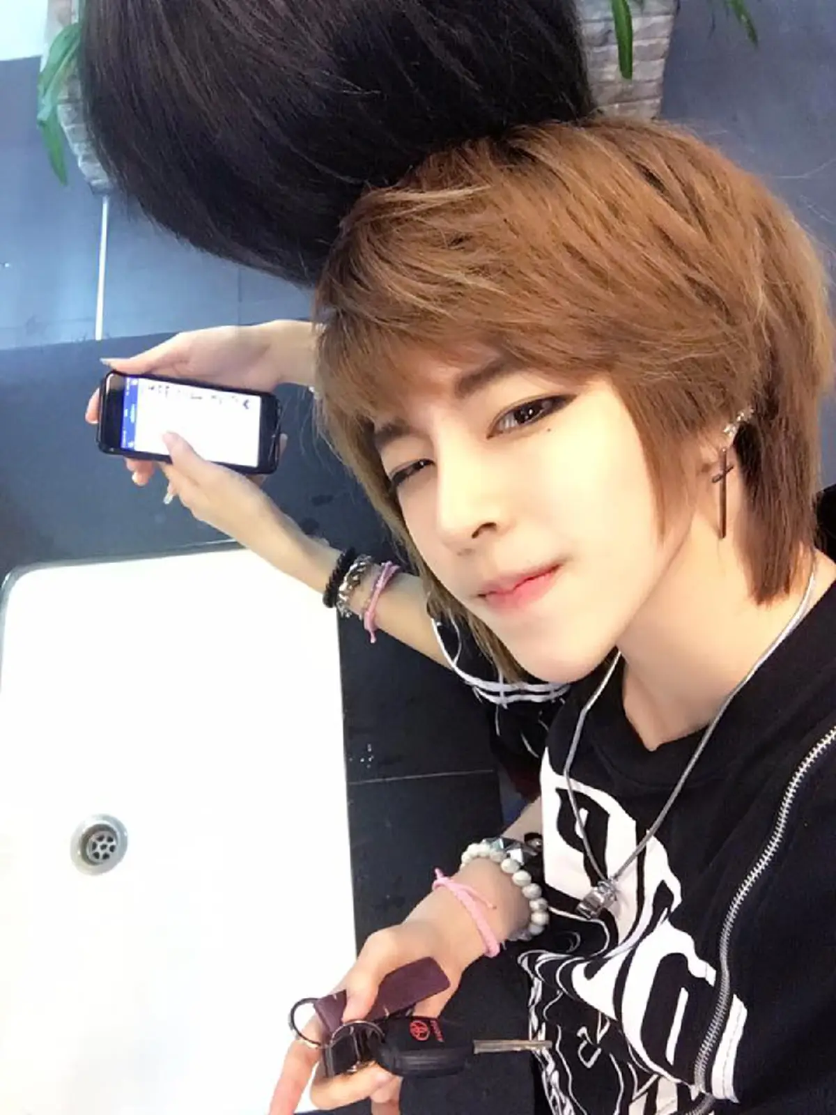 ***แทบไม่เชื่อสายตา !! "น้องแป้ง" สาวหล่อหน้าหวาน ปัจจุบันตัดสินใจเปลี่ยนลุค "แต่งหญิง" งานนี้บอกเลยดีต่อใจหนุ่มๆทั้งประเทศ !?