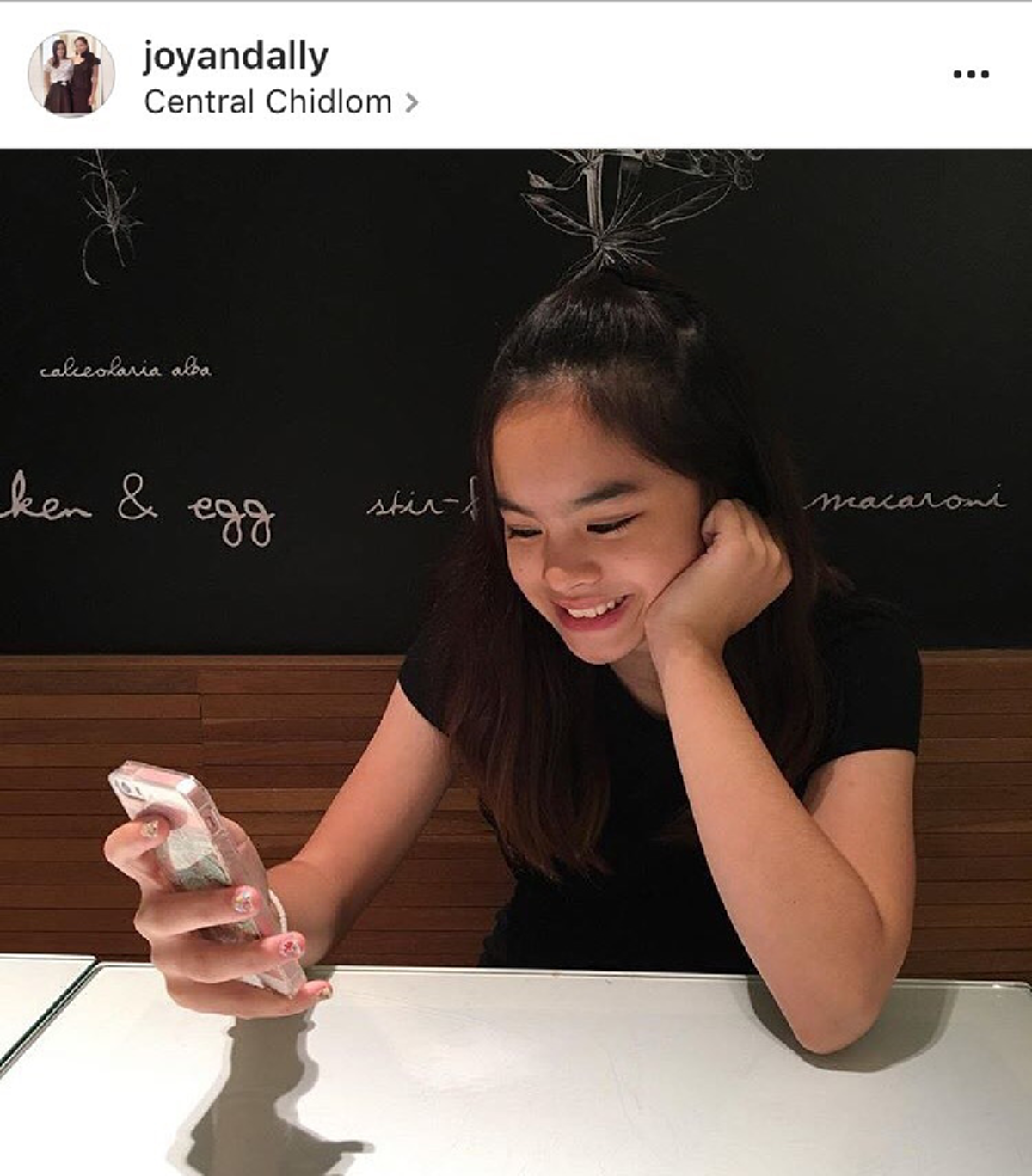 #เคยเห็นกันหรือยัง!! “น้องแอลลี่” ลูกสาว “อ่ำ อัมรินทร์” ล่าสุดโตเป็นสาวแล้ว หนุ่มๆ เตรียมต่อคิว จองแทบไม่ทัน !! (ชมคลิป)