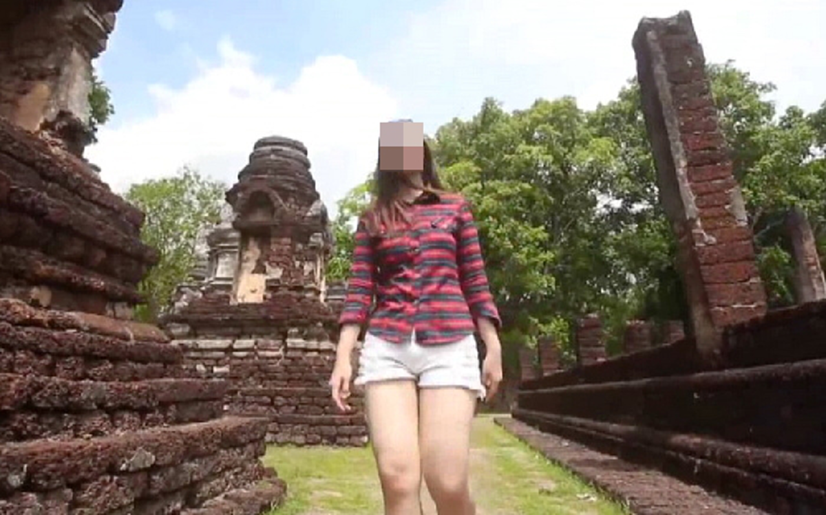 เละเป็นโจ๊ก!! "พิธีกรสาว" ช่องดัง ถ่ายทำรายการนำเที่ยววัดโบราณ กลับนุ่งสั้นจุ๊ดจู๋ ชาวเน็ตซัด ถามหา "กาลเทศะ" ทันที!!