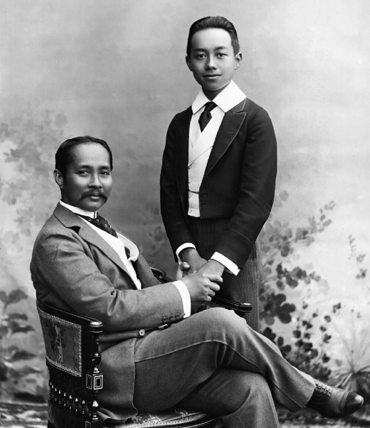 เรื่องเล่าชาววัง !!! พระพุทธเจ้าหลวง ร.5 ปลอมตัวสืบกรมหลวงชุมพรฯ โดยที่กรมหลวงชุมพรฯก็ปลอมตัวสืบราชการลับอีกที ???