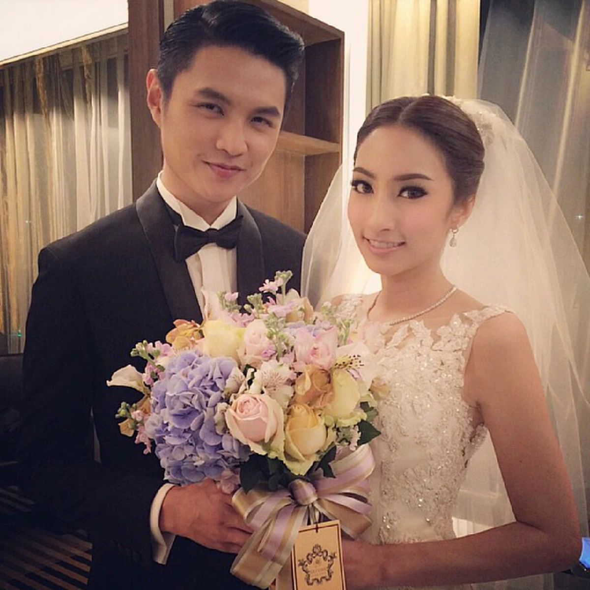 **หายไปนานมาก !!! ไม่อยากจะเชื่อ ! นี่คือชีวิตหลังแต่งงานของ "แอร์ ภุมวารี" และสามี เปลี่ยนไปขนาดไหนตามไปดู ? (ภาพ)