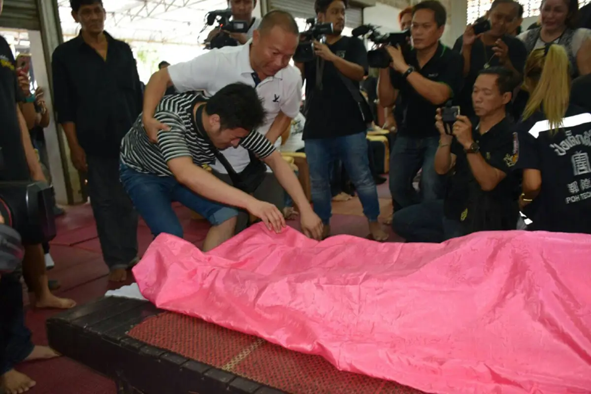 *เชื่อว่าน้อยคนจะเคยเห็น!!! เปิดภาพล่าสุดลูกชาย "อดีตตลกชื่อดังผู่ล่วงลับ" บอกเลยคนโตไม่ธรรมดาหล่อระดับพระเอก จนไม่อยากเชื่อสายตา!! (ชมคลิป)