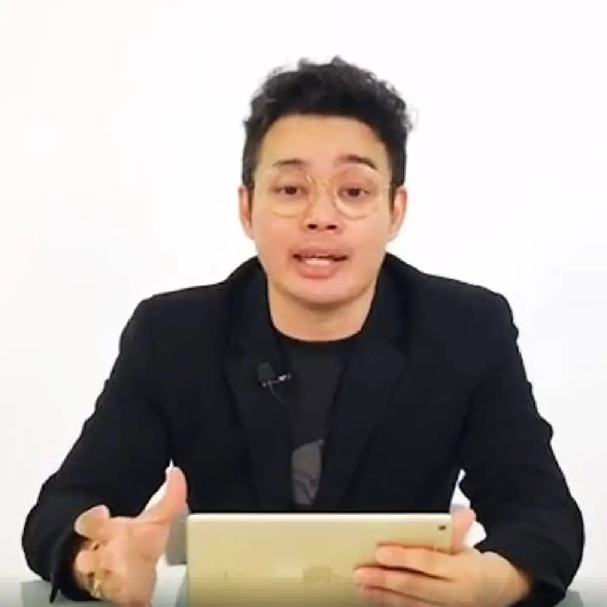 หมอกฤษณ์ คอนเฟิร์ม 4 ราศี โชคดีกำลังมาเยือน ดวงดีพุ่งแรง