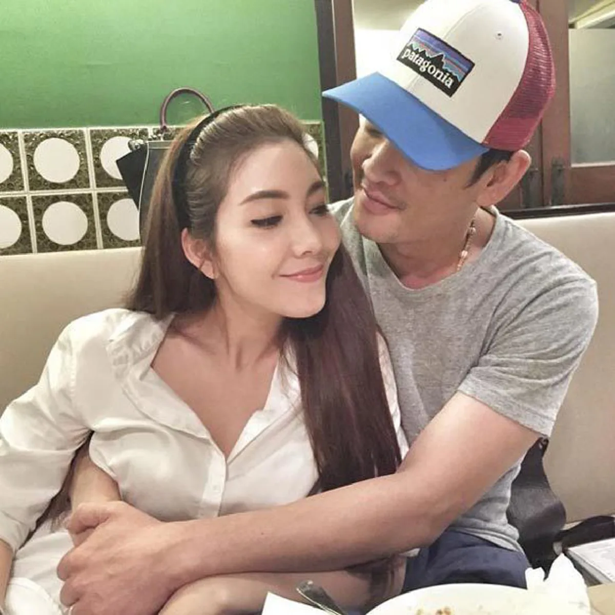 ความในใจจากผู้หญิงที่ชื่อ "วุ้นเส้น" บอก  "ชาคริต"  คือรักแท้ ถึงจะเสียน้ำตาแต่ก็คุ้ม ลั่นเราเลิกกัน ทั้งที่ยังรักกันอยู่ !!