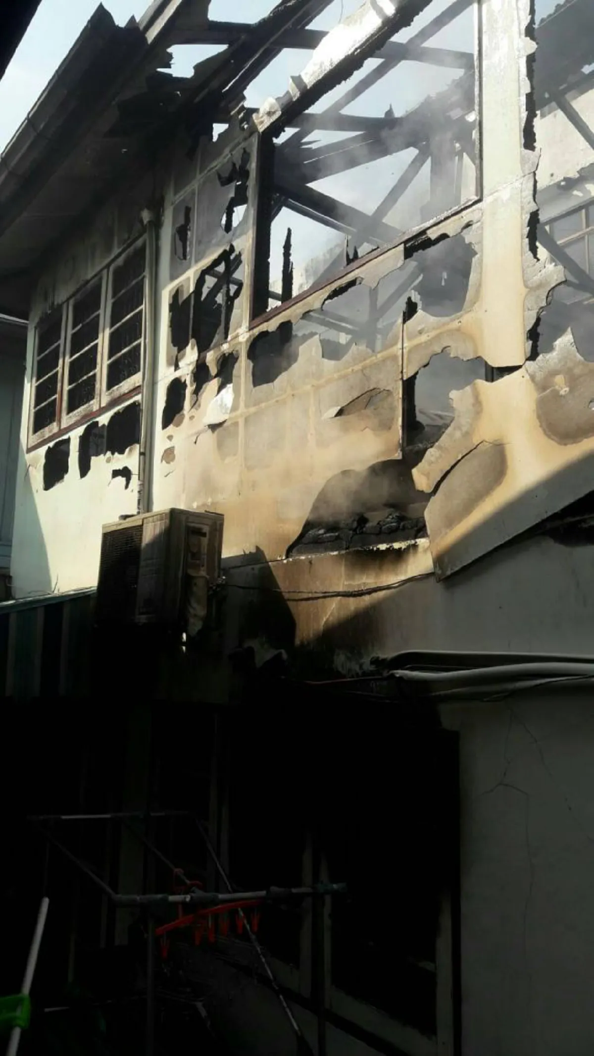 สุดช็อค!!!!!  "ตา-ยาย"เจ้าของบ้าน เก็บเงินในลิ้นชัก จู่ๆไฟไหม้บ้านวอดทั้งหลัง เคราะห์ซ้ำ เผาเงินเกือบ 4 ล้านวอดหมด