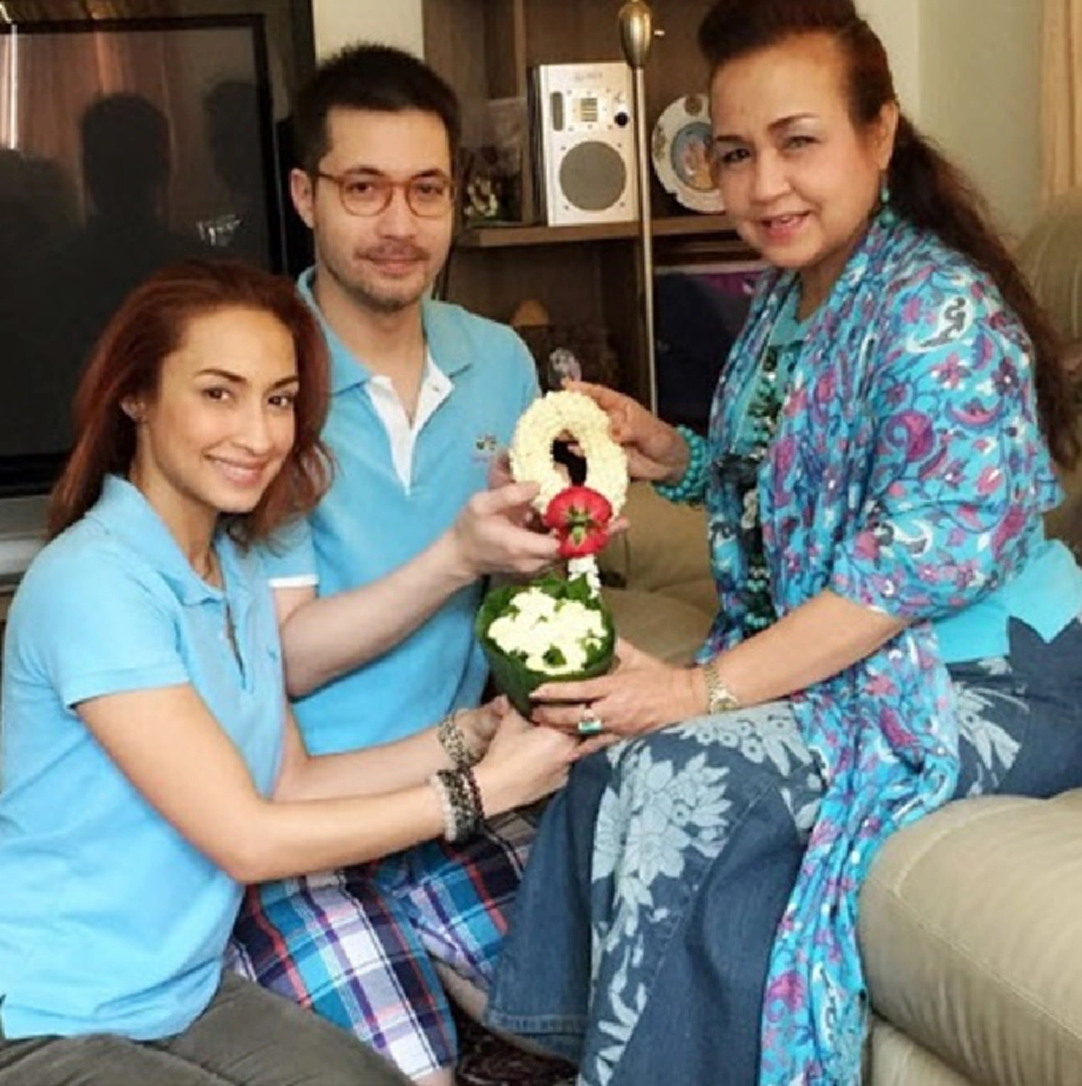 ครั้งแรกที่เคยเห็น !! คนนี้แหละ น้องชายแท้ๆ "แคทรียา อิงลิช"  ที่ไม่ค่อยได้ออกสื่อ  บอกเลยว่าหล่อเข้มระดับพระเอกเชียวแหละ !!