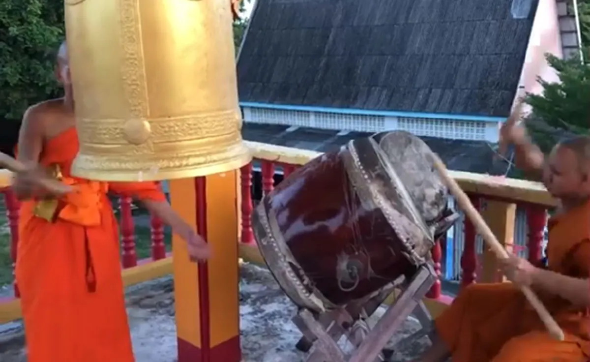 แล้วแบบนี้โอเคไหมโยม...หลวงพี่พาทวนกระแสดราม่าลุกขึ้นมาเปลี่ยนจังหวะตีระฆัง ทำเอาฮาทั้งโซเชียล! (คลิป)