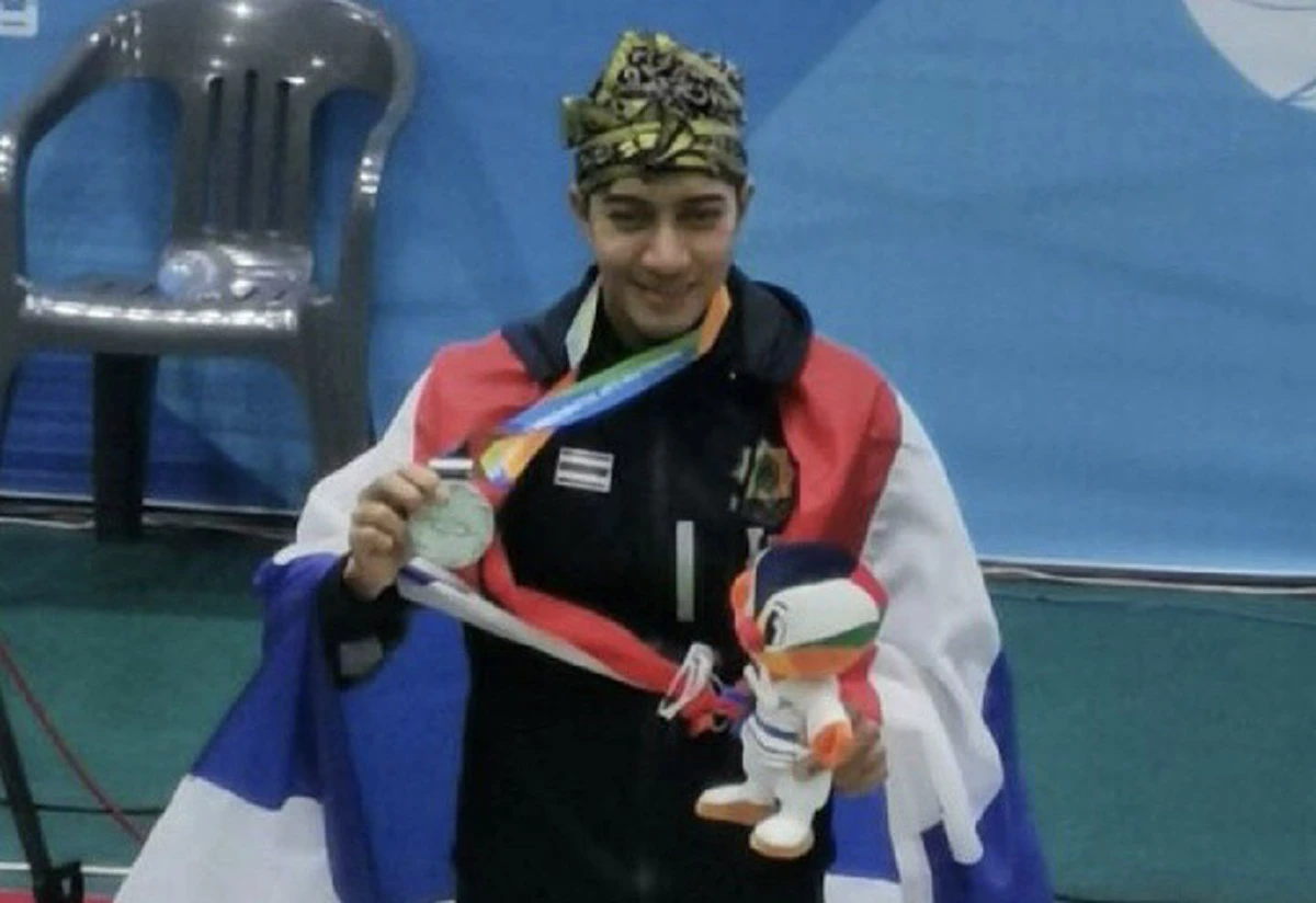 ผลงานยอดเยี่ยม  ยูวีตาร์-รูฮานาทองแรก  ปันจักสีลัตแดนโสมขาว