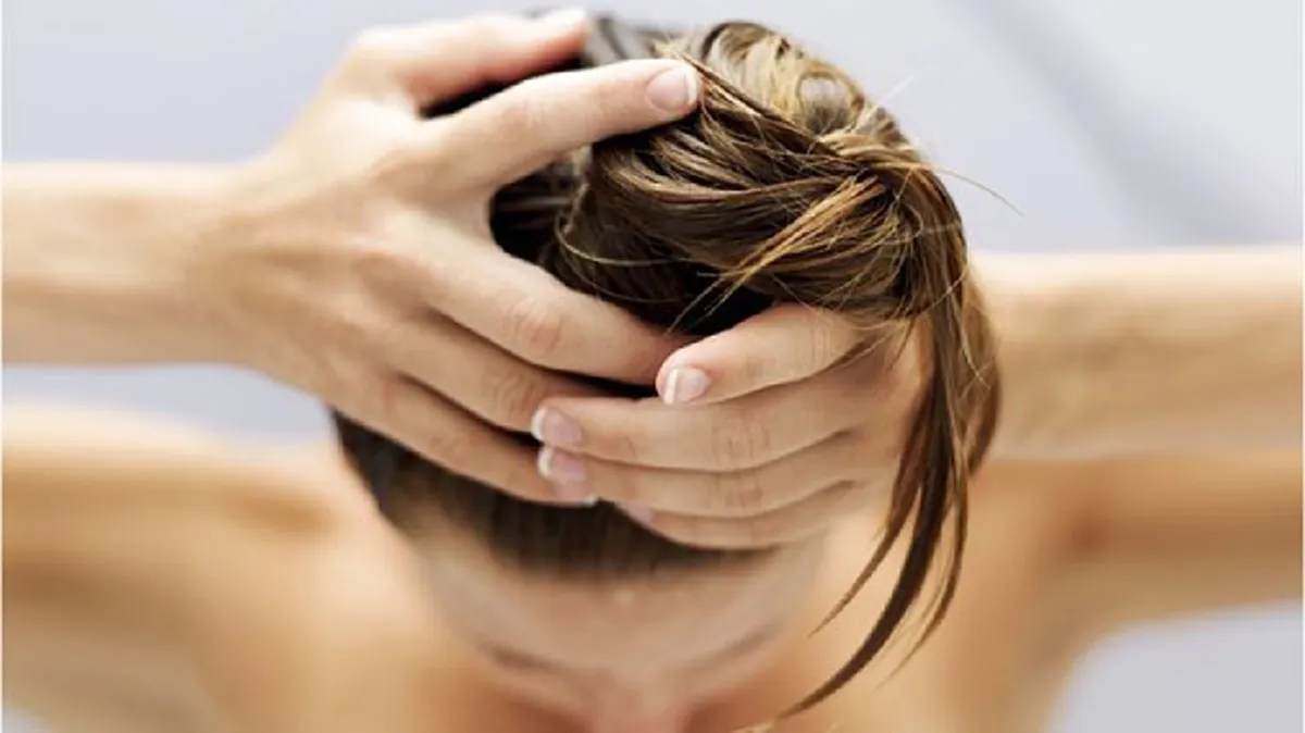 อันตรายกว่าที่คิด 10 ผลร้าย การนอนผมเปียก แหล่งรวมแบคทีเรียขนาดแท้