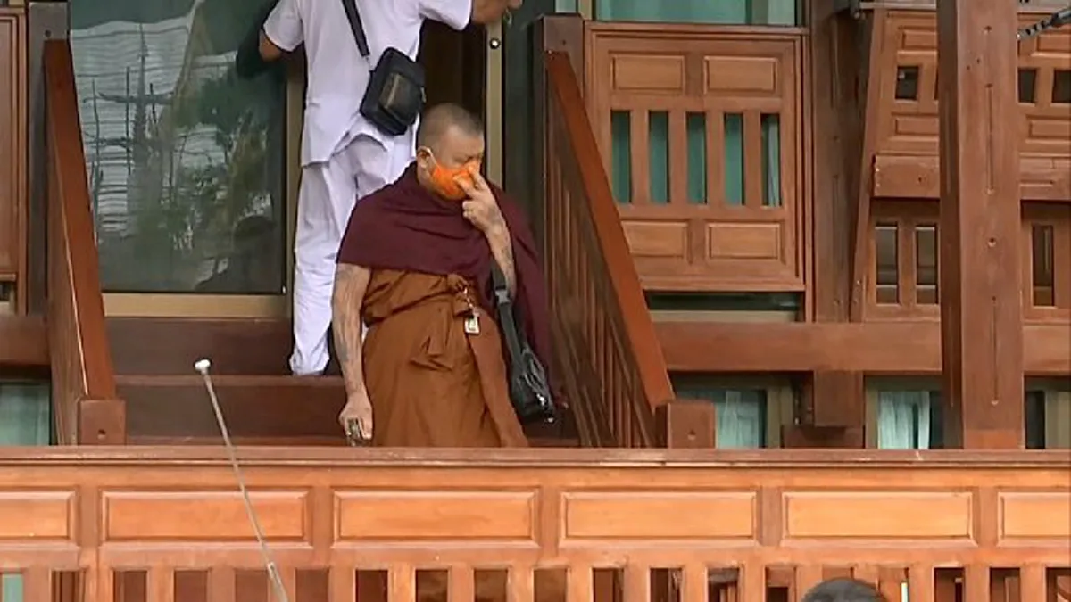 ภาพล่าสุด พระเดือนชัย โผล่ จ.นครนายก โดนเพ็งเล็งหนักจนต้องวิ่งหนีสื่อฯเข้าป่า ลูกศิษย์ ยังศรัทธา