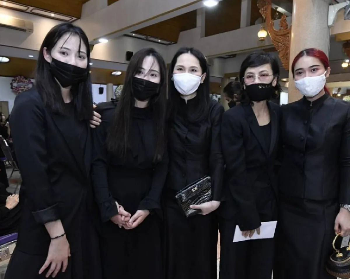 ลูกหนัง เผยภาพคุณพ่อ ตั้ว ศรัณยู  น้ำตาซึมด้วยเสียงสั่นเครือ พูดความในใจถึง เปิ้ล หัทยา ภรรยา เมื่อ26ปีก่อน