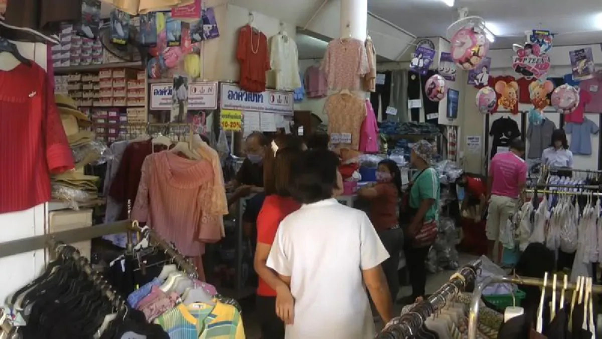 เจ้าของร้านขายชุดนักเรียนจัดหนัก เคาะโปรโมชั่นช่วยเหลือผู้ปกครอง หลังเด็กๆใกล้เปิดเทอม